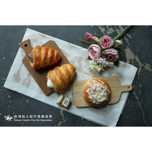 手揉溫度古早味黏土麵包