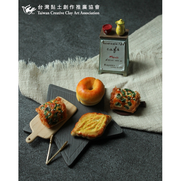 手揉溫度古早味黏土麵包